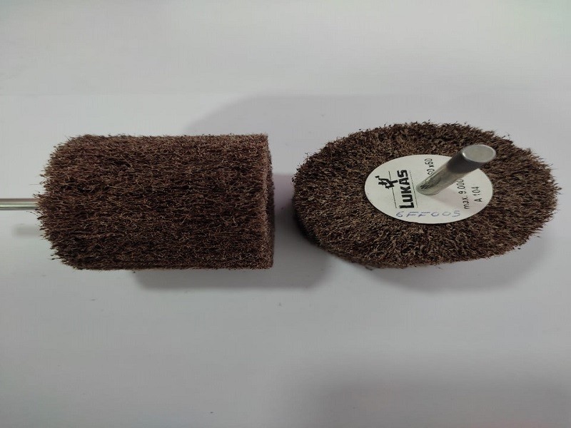Grata Fibra Con Vastago A104 2.5X2 LUKAS